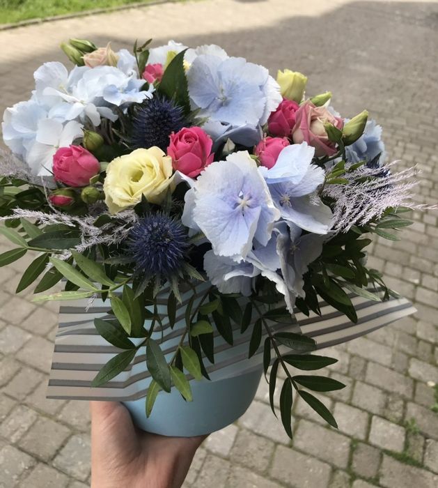 Доставка квітів дiвчинi в Івано-Франківську