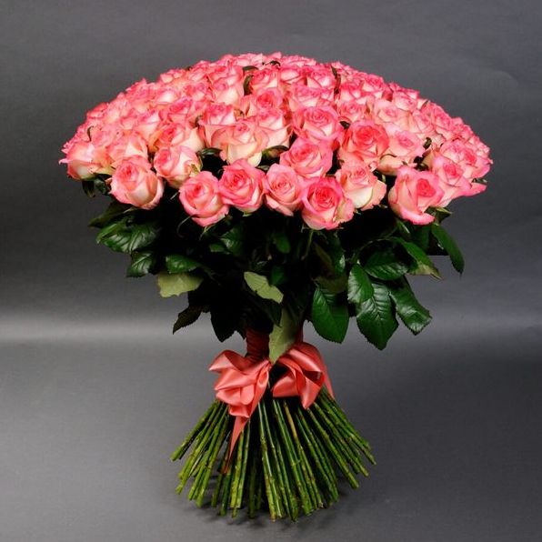 Элегантность букета из 101 розы от компании "Камелия"