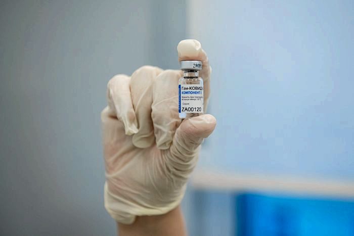 COVID-19: Как выбрать безопасную вакцину для подростков 12-17 лет и определить правильную дозу