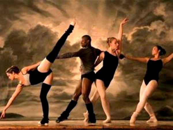 Ритмичные движения на экране: Топ-10 танцевальных сцен в кино, которые поразят вас своей яркостью и энергетикой
