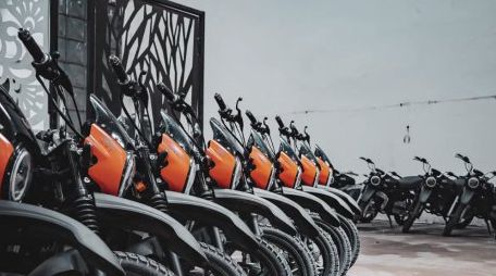 Електричний мотоцикл Roam Air за $1500 має намір стати робочою конячкою Африки