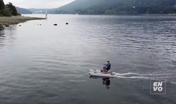Канадська Envo представила електровелосипед для поїздок по воді