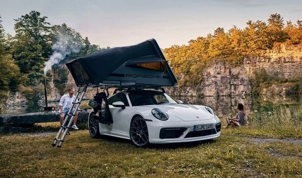 Суперкари Porsche 911 отримали несподіваний аксесуар - тент на дах, що розкладається