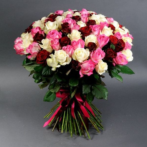 Элегантность букета из 101 розы от компании "Камелия"