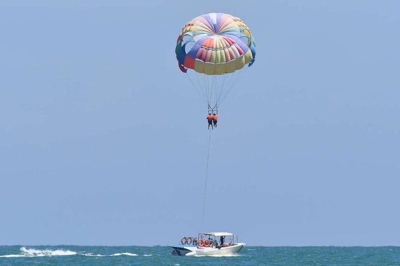 Летние развлечения в Батуми: Парашютные полеты и морские экскурсии