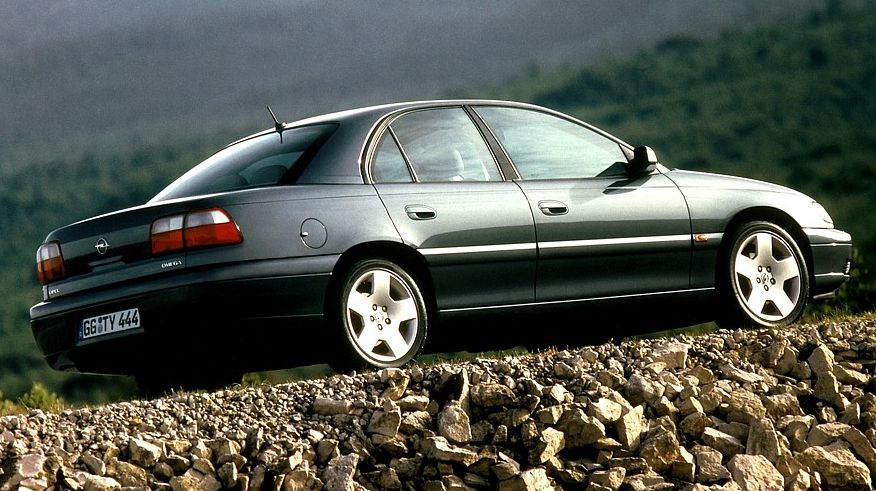 Багато автомобіля, але не завжди цілого: обираємо Opel Omega B з пробігом