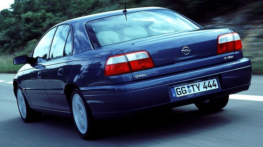 Багато автомобіля, але не завжди цілого: обираємо Opel Omega B з пробігом