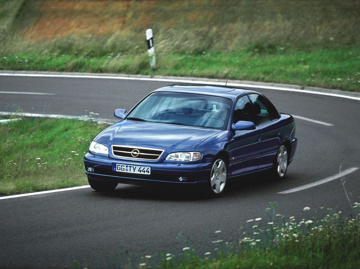 Багато автомобіля, але не завжди цілого: обираємо Opel Omega B з пробігом