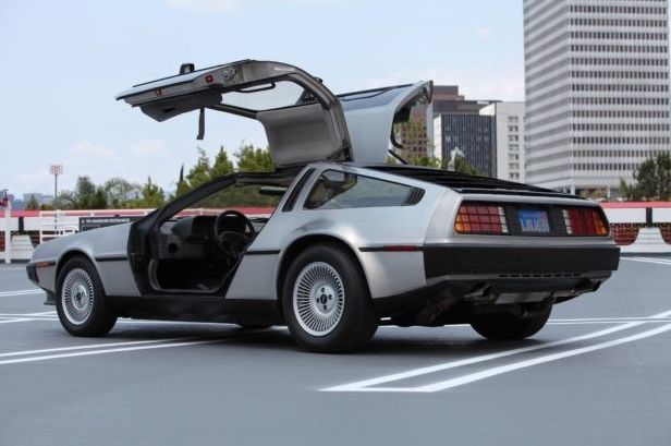 Назад у сьогодення: як збирають і продають DeLorean у наші дні