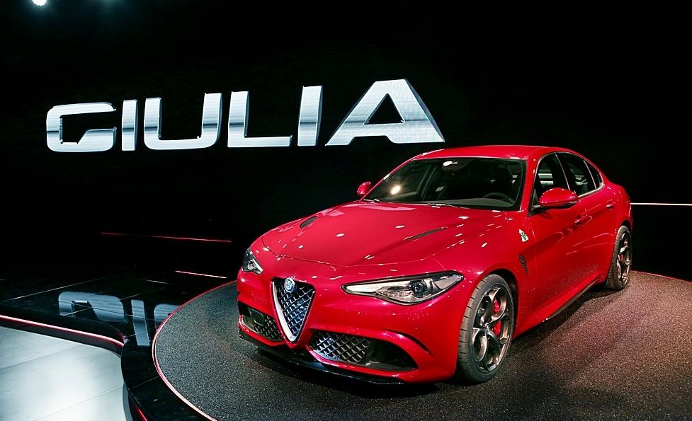 Нова Alfa Romeo Giulia: мотор від Феррарі та задній привід